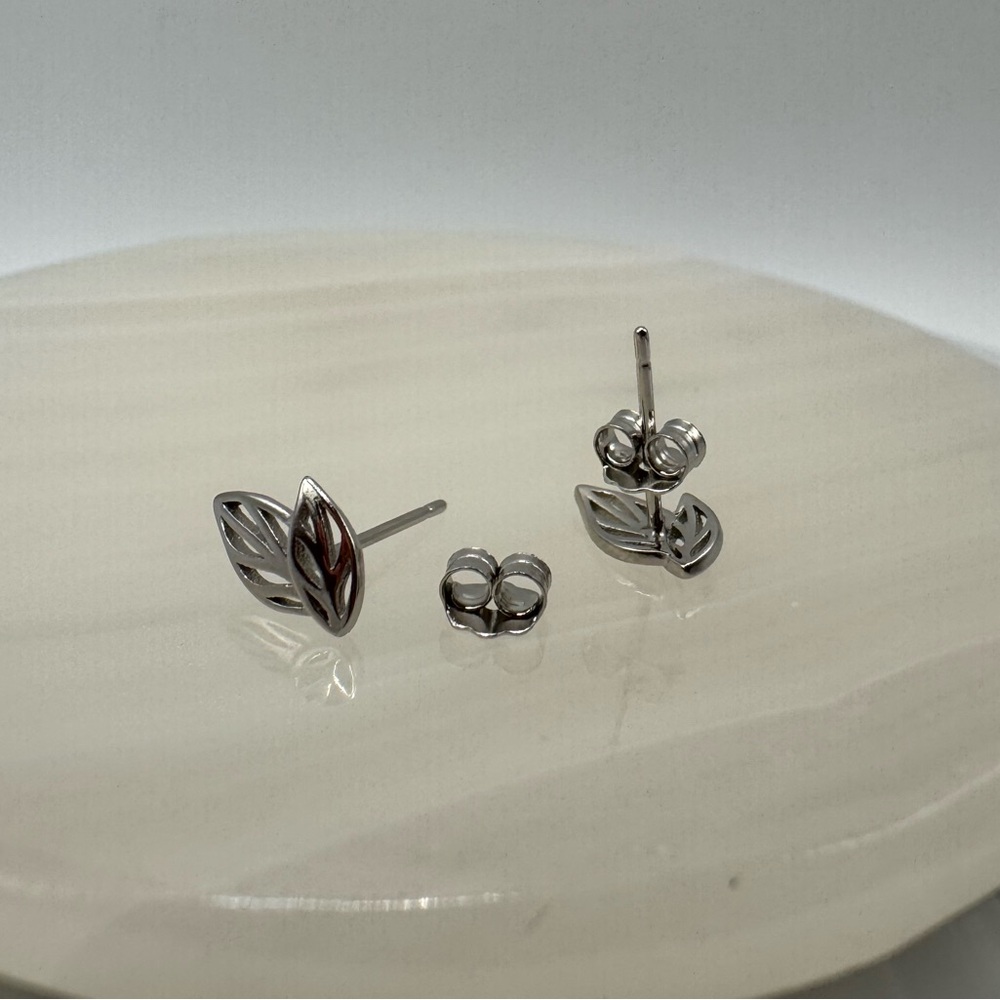 2/$30 Genuine 925 Sterling Silver Leaf Cutout Earrings - Picture 9 of 9